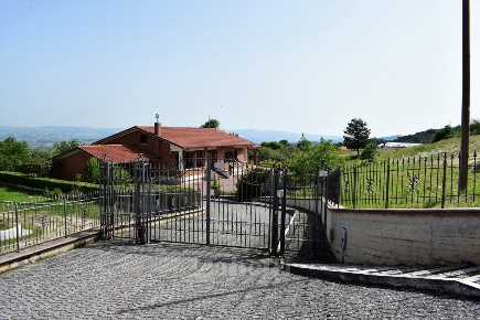 Foto Villa unifamiliare in Crocella, Mirabello Sannitico di 200 m²