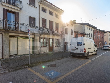 Foto Villa a schiera in Via Vittorio Emanuele 19, Teglio Veneto Centro