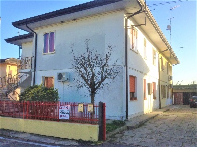 Foto Appartamento in Via CORBOLA Via Roma 0, Corbola di 100 m² con 5 locali