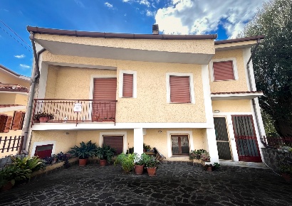 Foto Appartamento in Roma, Torre Orsaia Centro di 130 m² con 5 locali