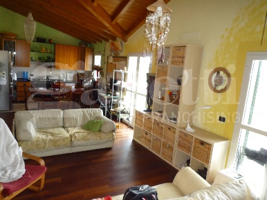 Foto Appartamento in Via Verdi 19, Golasecca di 82 m² con 2 locali