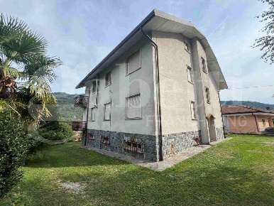 Foto Appartamento in Via Enaudi 8, Valbrona Osigo di 90 m² con 3 locali