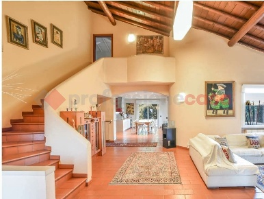 Foto Villa singola in Madonna Della Motta, Dormelletto di 380 m² in vendita
