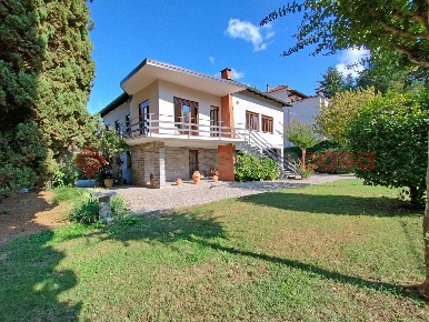 Foto Villa singola in Tesio, Dormelletto di 220 m² con 8 locali in vendita