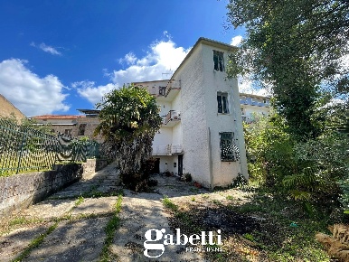 Foto Appartamento in Alcide dei Gasperi, Pastorano di 260 m² con 9 locali