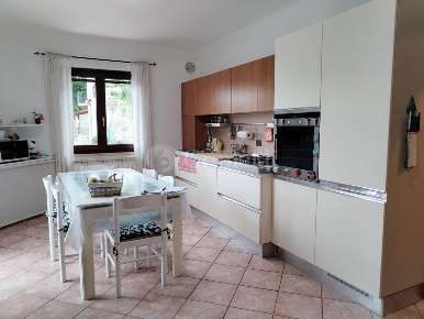 Foto Appartamento in Via STRADA SAN VICINO 0, Apiro di 80 m² con 4 locali