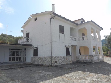 Foto Villa unifamiliare in Corso del pollino 1, Verbicaro di 400 m²