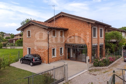 Foto Villa singola in Via Garibaldi 48/B, Teglio Veneto Centro di 175 m²