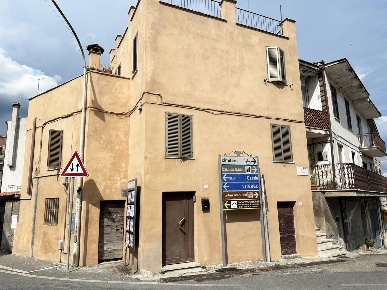 Foto Appartamento in Via Sant'Elia 1, Castel Sant'Elia Centro di 117 m²