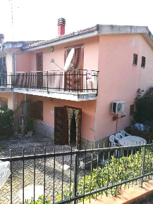 Foto Villa unifamiliare in Via Torazzi 65, Galluccio di 60 m² con 3 locali
