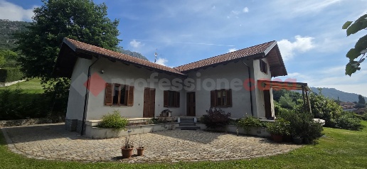 Foto Villa unifamiliare in san antonio, Cantalupa di 350 m² con 8 locali