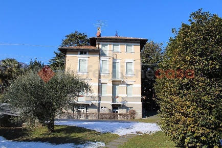 Foto Villa unifamiliare in mazzini, Lesa Centro di 450 m² con 8 locali