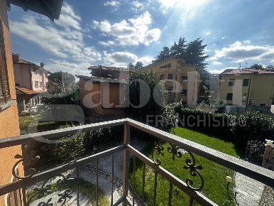 Foto Villa singola in Via Roma snc, Eupilio di 200 m² con 5 locali
