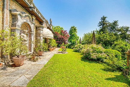 Foto Villa singola in Via lago 1, Comerio di 240 m² con 5 locali in vendita