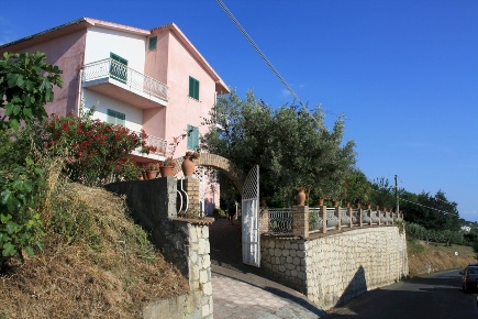 Foto Villa unifamiliare a Longobardi di 488 m² con 10 locali in vendita