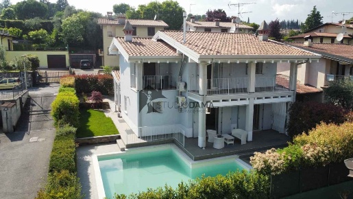 Foto Villa unifamiliare in Battisti, Polpenazze del Garda di 350 m²
