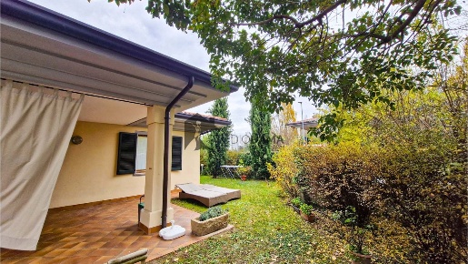 Foto Villa a schiera in via della parola 5, Polpenazze del Garda Centro