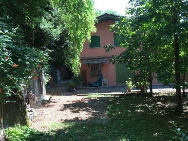 Foto Villa unifamiliare a Stazzema di 450 m² con 11 locali in vendita