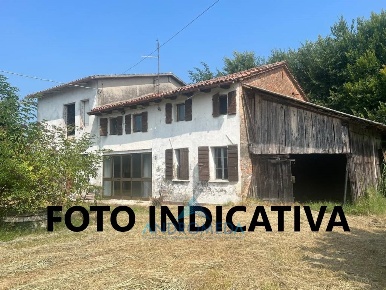 Foto Villa unifamiliare a Pastorano di 750 m² con 10 locali in vendita