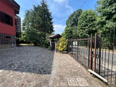 Foto Villa unifamiliare in Viale Grigna 35, Camparada Centro di 280 m²