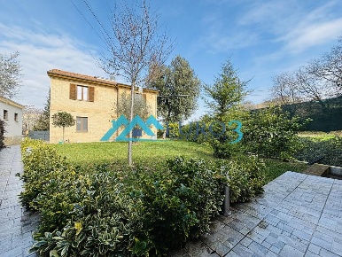 Foto Villa unifamiliare in CONTRADA ASO 79, Montefiore dell'Aso Centro