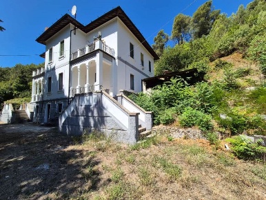 Foto Appartamento in Via Della Stazione, Bussi sul Tirino Centro di 230 m²