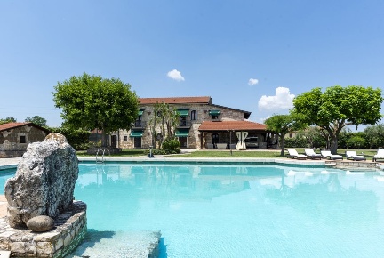 Foto Villa unifamiliare in via Appia Antica, Calvi di 300 m² con 9 locali