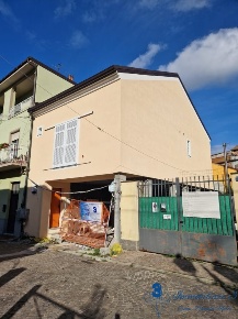 Foto Appartamento a Villanova d'Albenga Centro di 68 m² con 3 locali