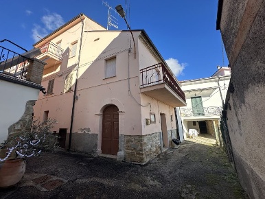 Foto Villa unifamiliare in Via Del Ritto, Colledara di 231 m² con 5 locali