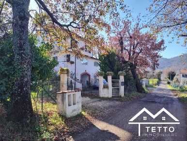 Foto Villa unifamiliare a Poggio Nativo di 180 m² con 6 locali in vendita