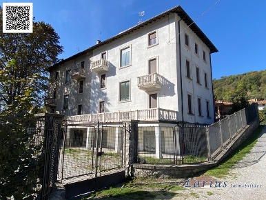 Foto Appartamento in via Roma, Valbrona Visino di 75 m² con 3 locali