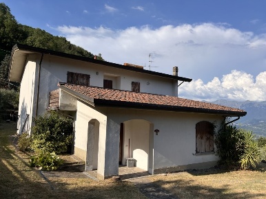 Foto Villa unifamiliare a Mulazzo Pozzo di 311 m² con 10 locali in vendita