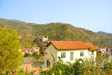 Foto Villa unifamiliare a Dolceacqua di 180 m² con 6 locali in vendita