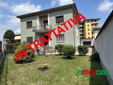 Foto Villa unifamiliare in Via T.Adami, Arzago d'Adda Centro di 250 m²