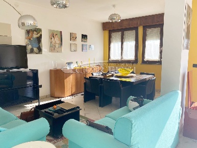 Foto Appartamento a Monte Porzio di 115 m² con 6 locali in vendita