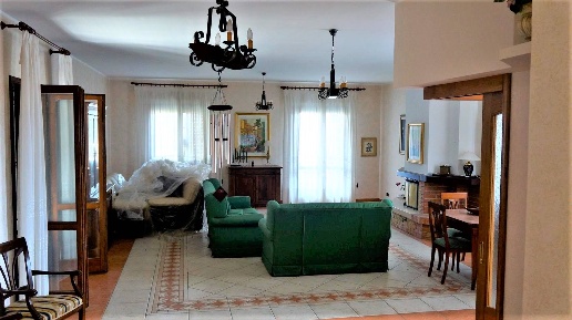 Foto Appartamento in via del boschetto, Cerisano di 230 m² con 8 locali