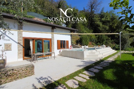 Foto Villa unifamiliare in Via della Libertà, Gargnano Centro di 130 m²
