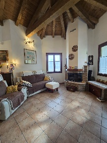 Foto Villa bifamiliare a Sestola di 181 m² con 9 locali in vendita