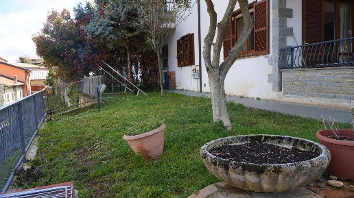 Foto Appartamento in via del boschetto, Cerisano di 100 m² con 6 locali