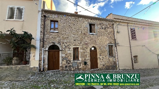Foto Villa a schiera in Via Basilica 42, Cuglieri Centro di 195 m²