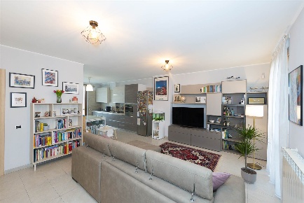 Foto Appartamento in VIA ROSSATE 10, Comazzo Lavagna di 88 m² con 3 locali