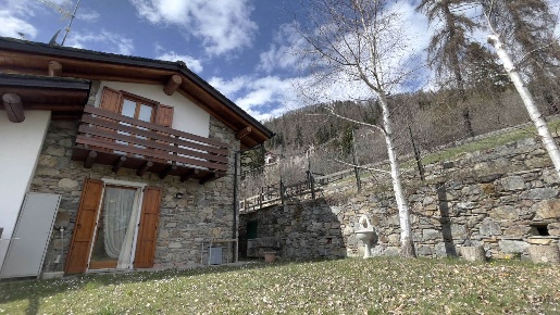 Foto Villa bifamiliare a Tresivio di 103 m² con 4 locali in vendita
