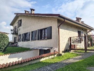 Foto Appartamento in Via Cesare Battisti 10, Medolago di 107 m² in vendita