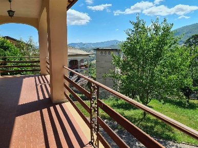 Foto Villa unifamiliare a Fanano Centro di 282 m² con 10 locali in vendita