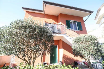 Foto Appartamento a Podenzana Montale di 100 m² con 4 locali in vendita