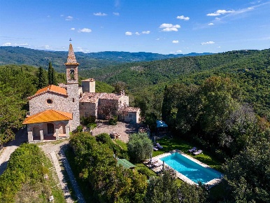 Foto Villa unifamiliare a Castellina in Chianti di 460 m² con 10 locali