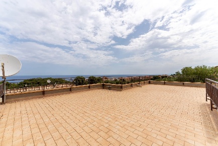 Foto Appartamento in viale Delle Madonie 32, Pollina Finale di 116 m²