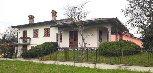 Foto Villa unifamiliare a Lungavilla Centro di 320 m² con 12 locali
