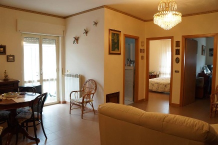 Foto Appartamento a Aprigliano Centro di 84 m² con 4 locali in vendita