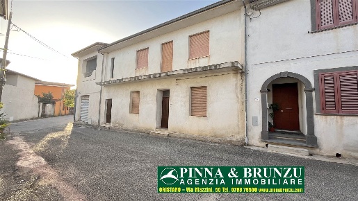 Foto Villa a schiera in Via Napoli  24, Abbasanta Centro di 258 m²